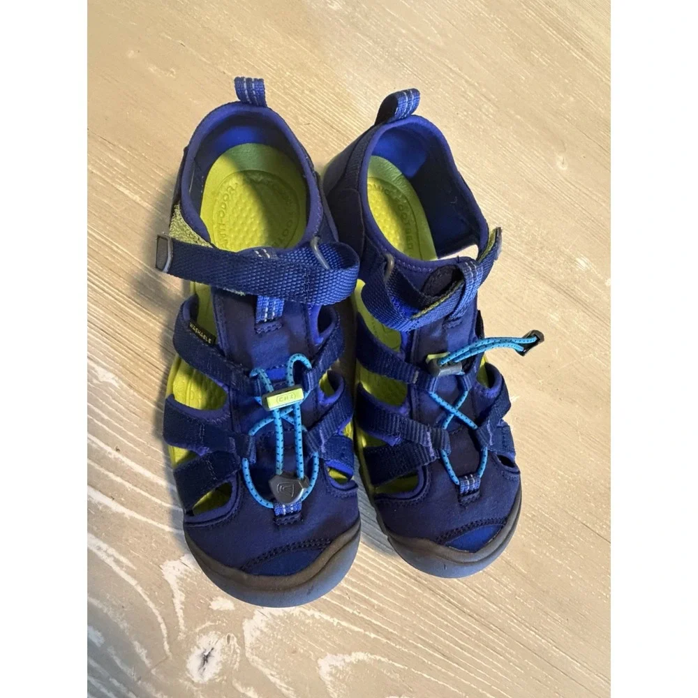 Keen Waterproof Blue Sandal Sneakers Boy's Size 6